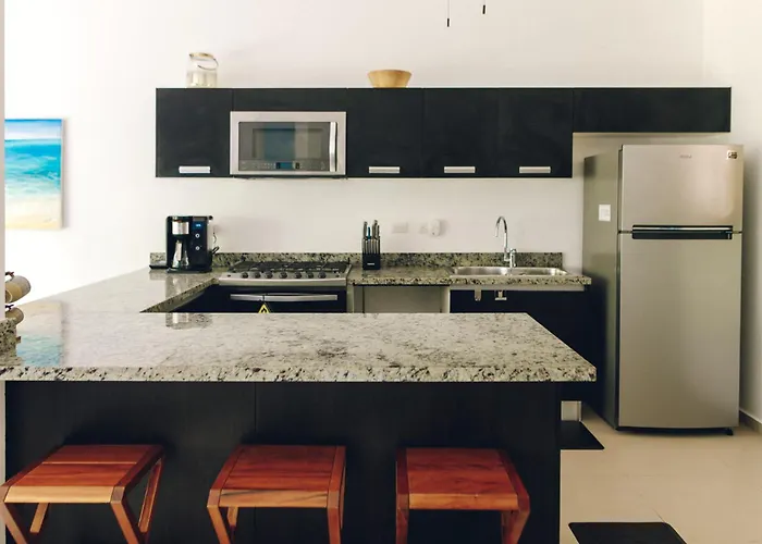 Beachside Bliss Modern 3story With Deck And Grill * Akumal