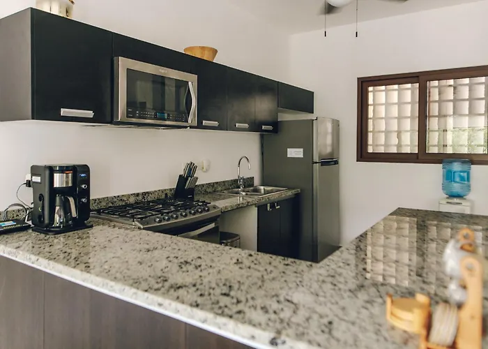 Beachside Bliss Modern 3story With Deck And Grill * Akumal